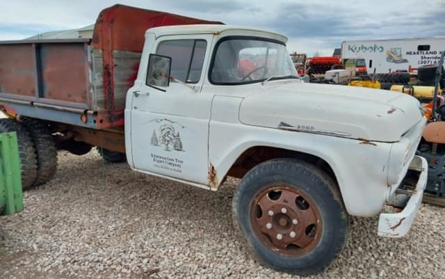 Image of Ford F-600 equipment image 1