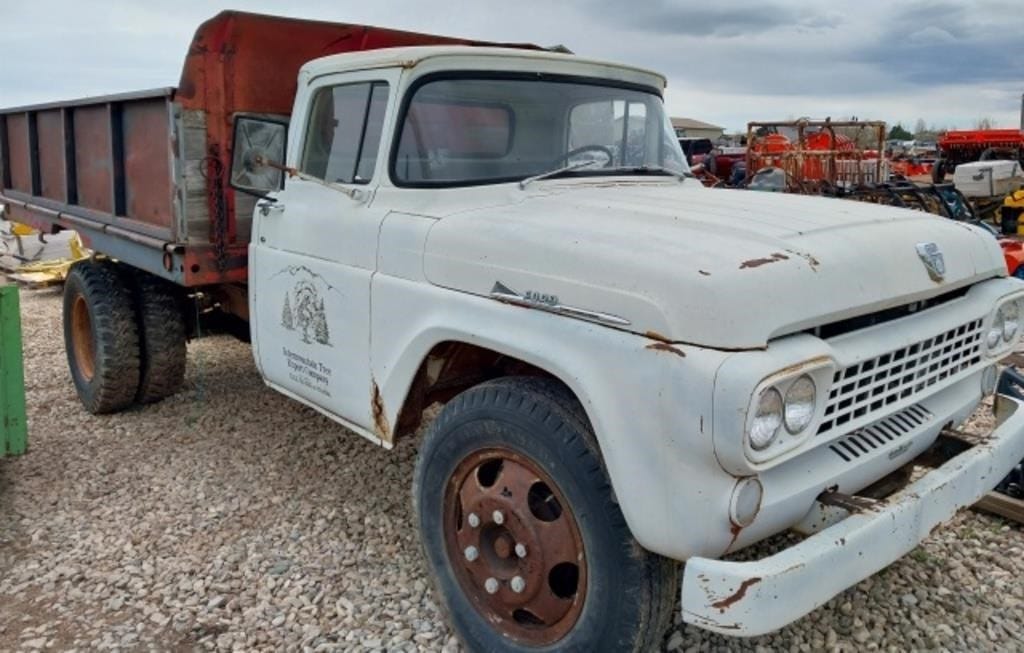 1958 Ford F-600 Equipment Image0