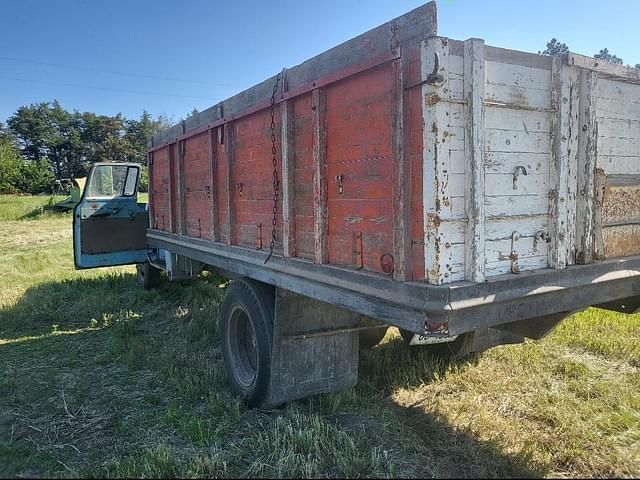 Image of Ford F-600 equipment image 4