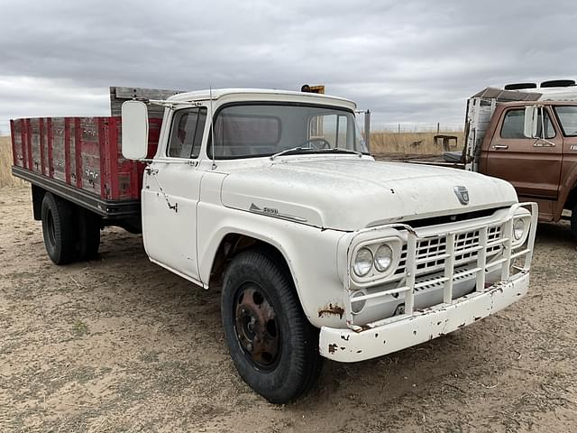 Image of Ford F-800 equipment image 4