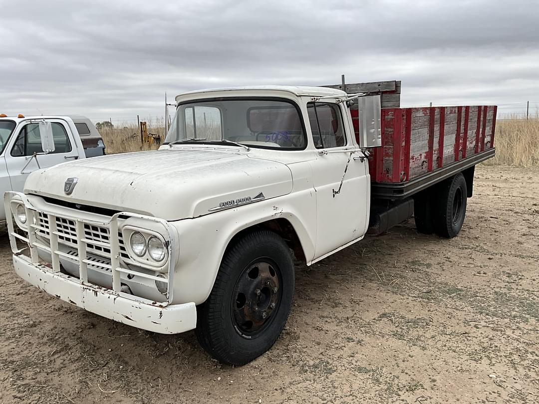 Image of Ford F-800 Primary image