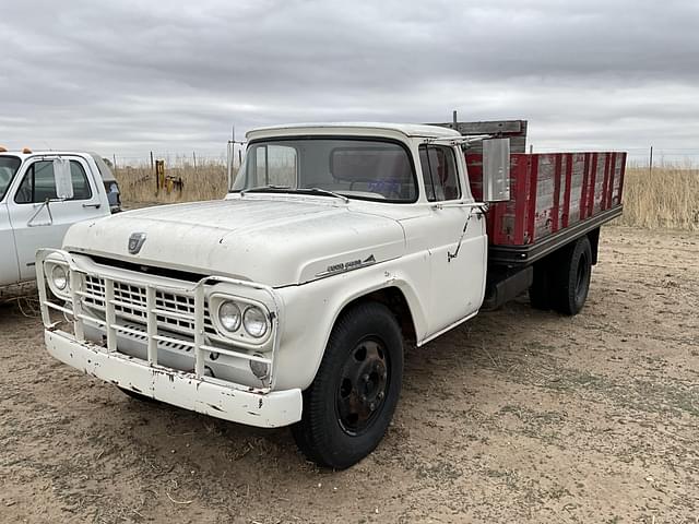 Image of Ford F-800 equipment image 2