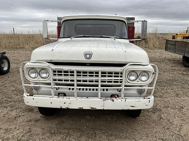 Image of Ford F-800 equipment image 3