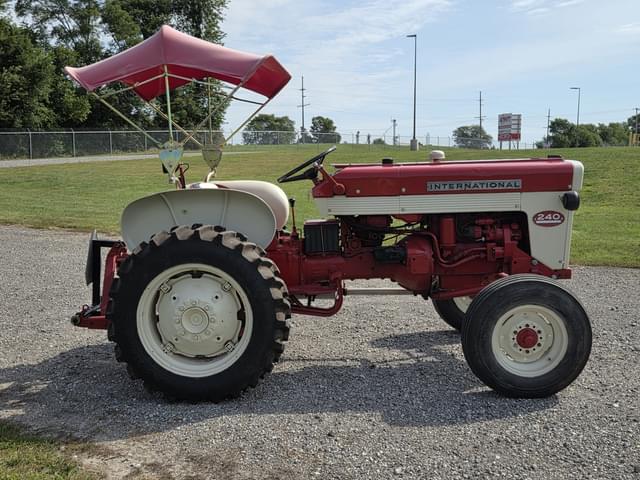 Image of International Harvester 240 equipment image 2