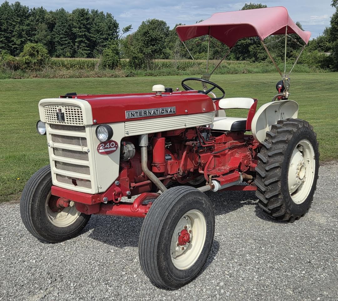 Image of International Harvester 240 Primary image