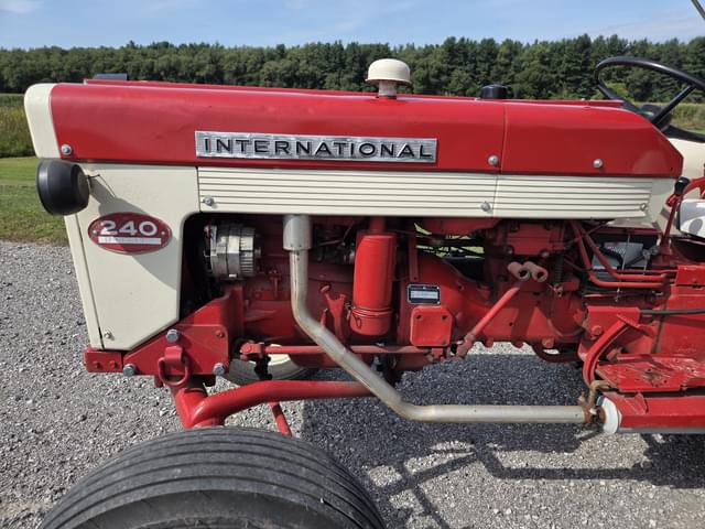 Image of International Harvester 240 equipment image 1