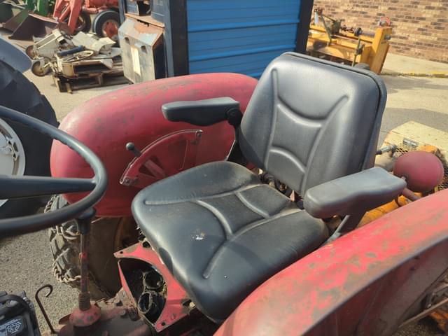 Image of International Harvester 240 equipment image 4