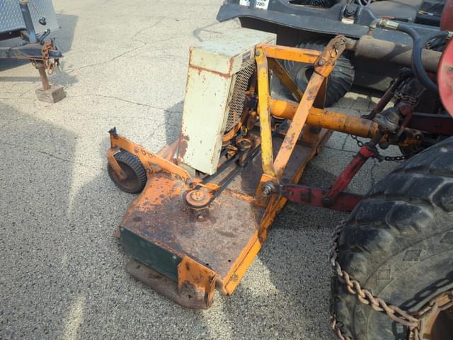 Image of International Harvester 240 equipment image 1