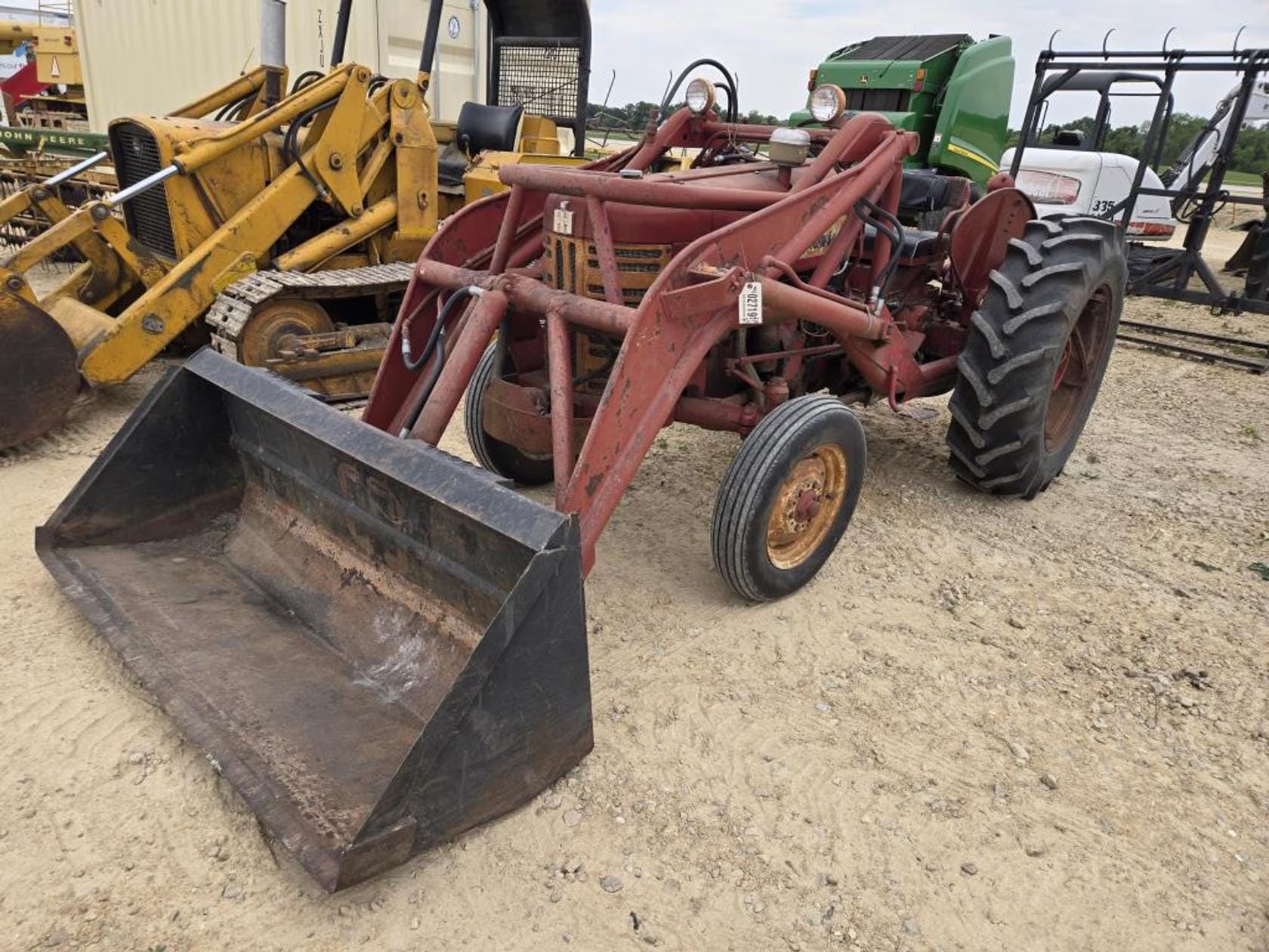 1958 International Harvester 330 Equipment Image0