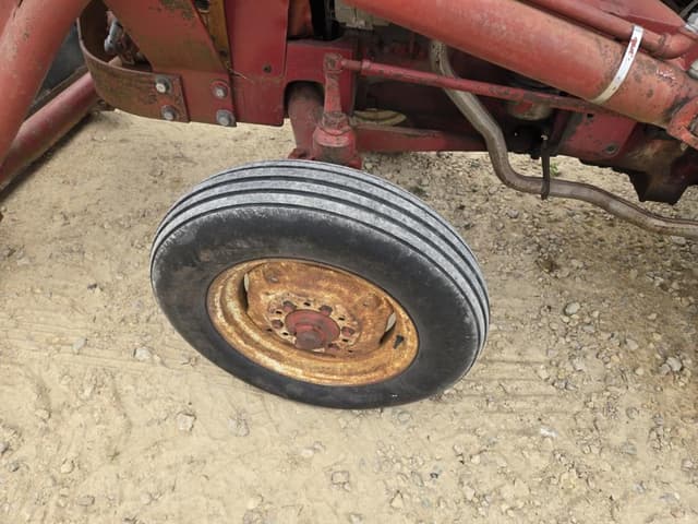 Image of International Harvester 330 equipment image 3