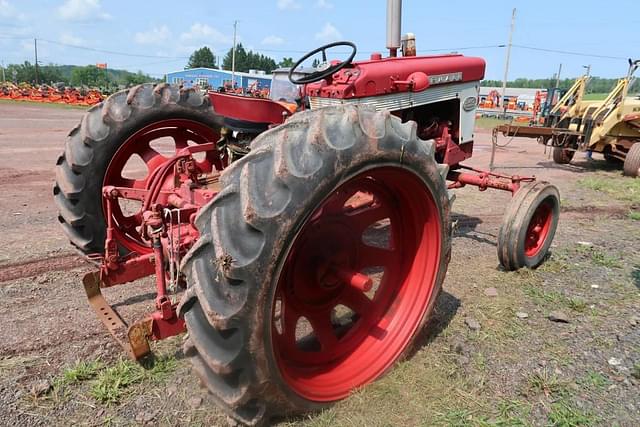 Image of International Harvester 340 equipment image 3