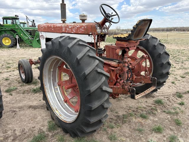 Image of International 560 equipment image 2