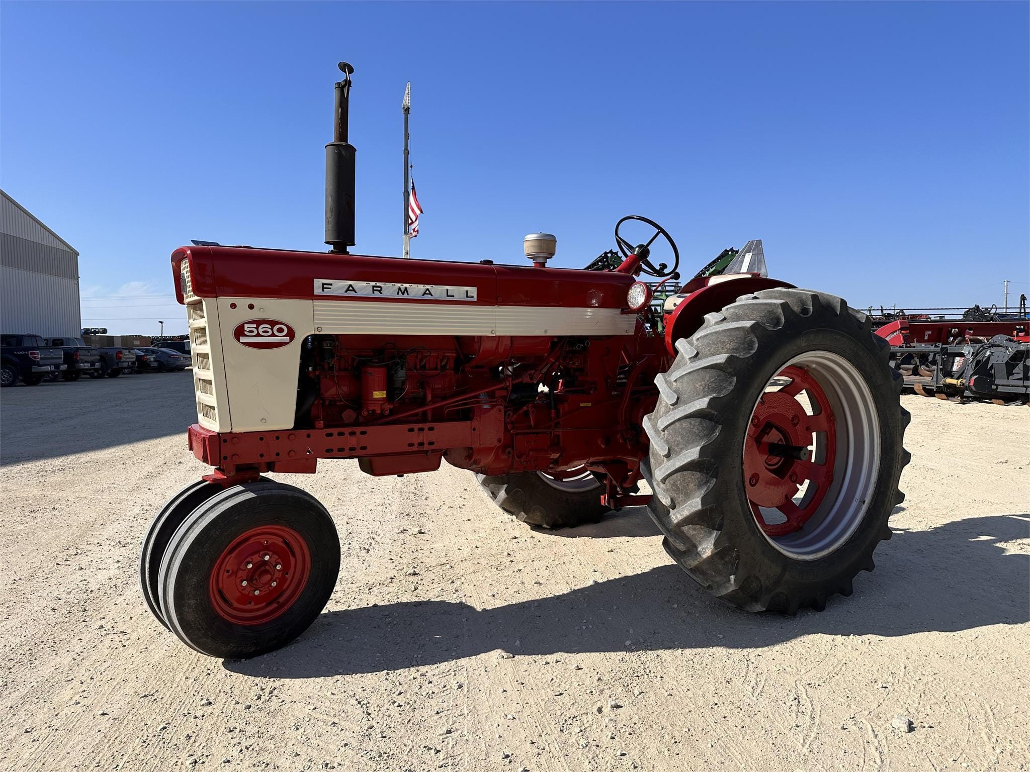 Main image International Harvester 560