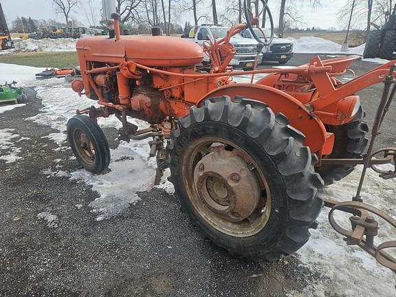 Image of International Harvester 130 equipment image 1