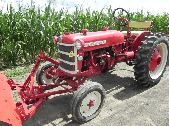 Main image International Harvester Cub Lo-Boy