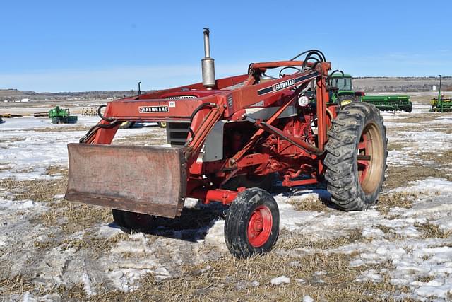 Image of International Harvester 560 equipment image 1