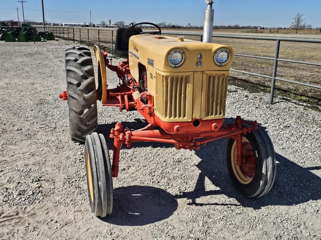 Image of J.I. Case 311-B equipment image 3