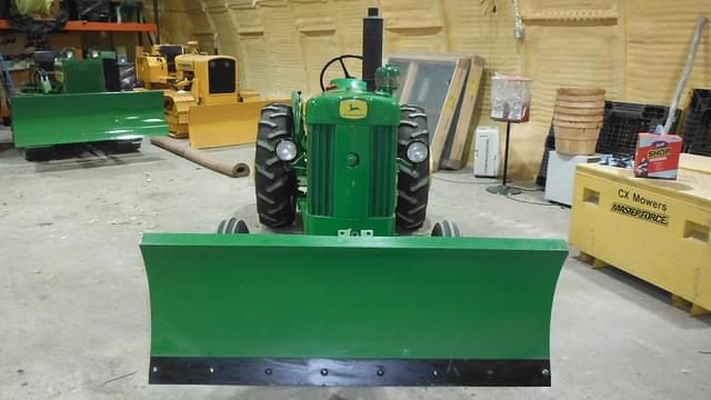 Image of John Deere 330 equipment image 2