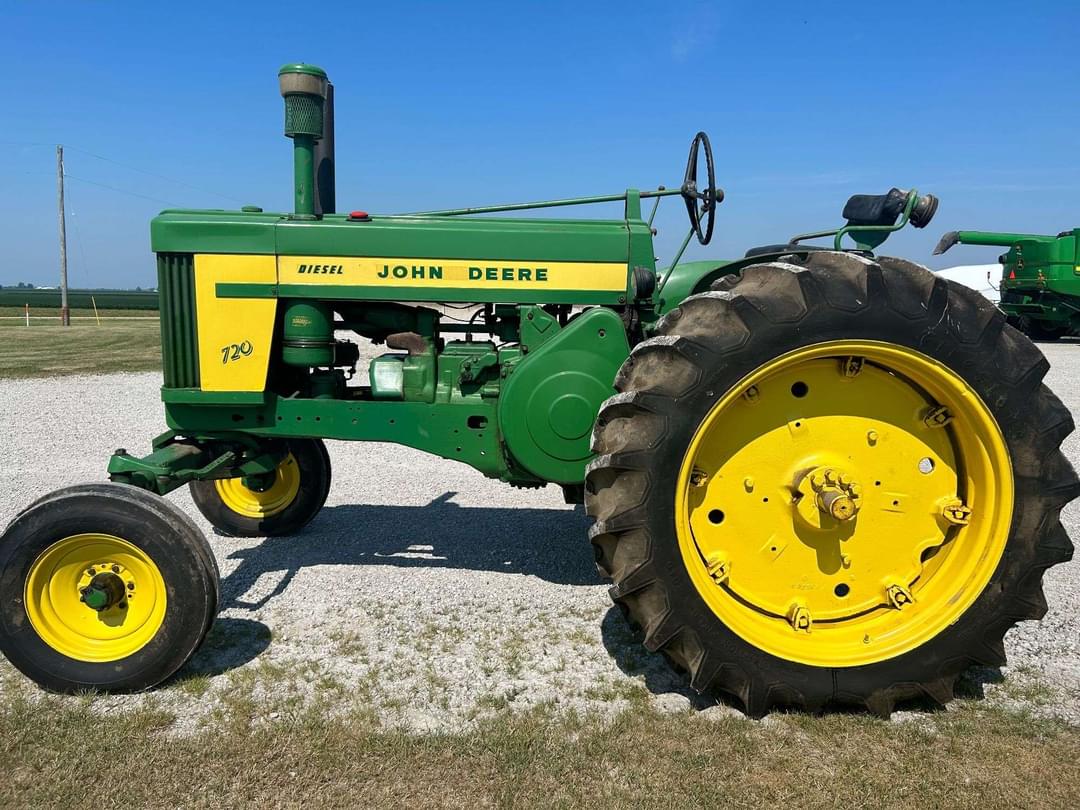 Image of John Deere 720 Primary image