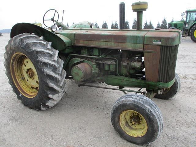 Image of John Deere 820 Primary image