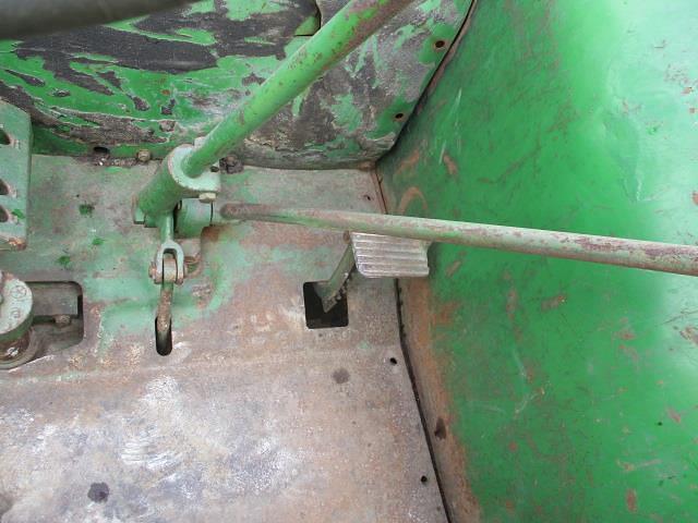 Thumbnail image John Deere 820 32