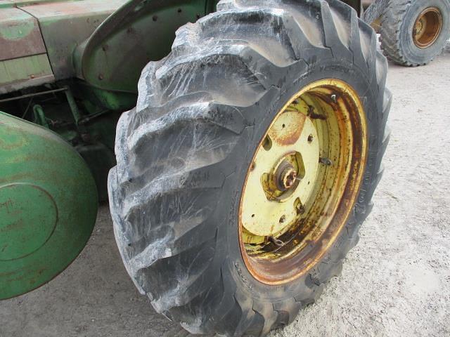 Thumbnail image John Deere 820 41
