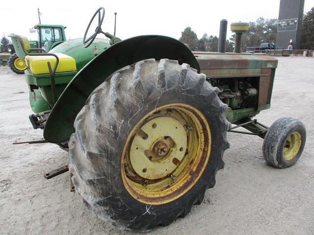 Main image John Deere 820 6