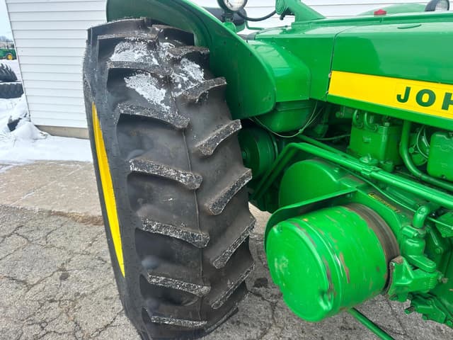 Image of John Deere 820 equipment image 4