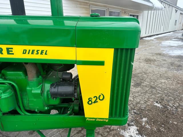 Image of John Deere 820 equipment image 2