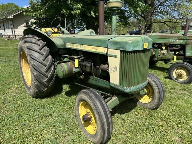 Image of John Deere 820 equipment image 1