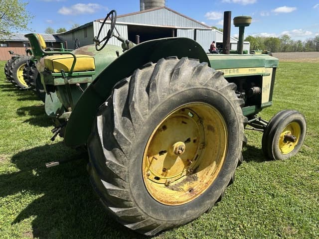 Image of John Deere 820 equipment image 3