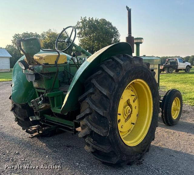 Image of John Deere 820 equipment image 4