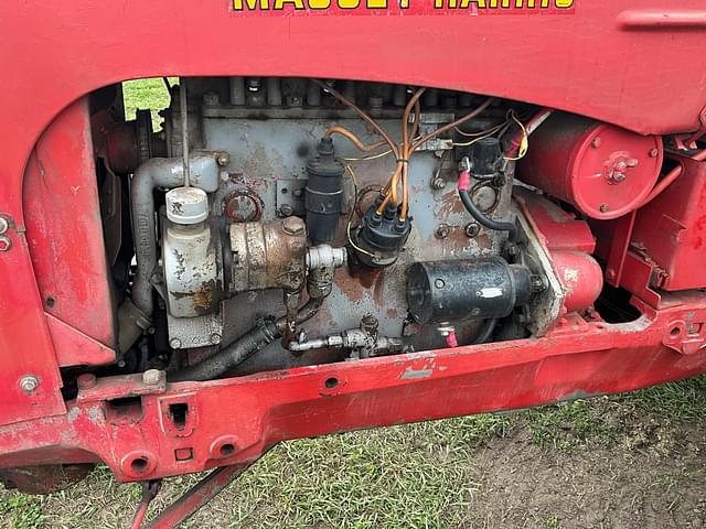 Image of Massey-Harris 444 equipment image 3