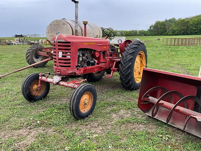 Image of Massey-Harris 444 equipment image 1
