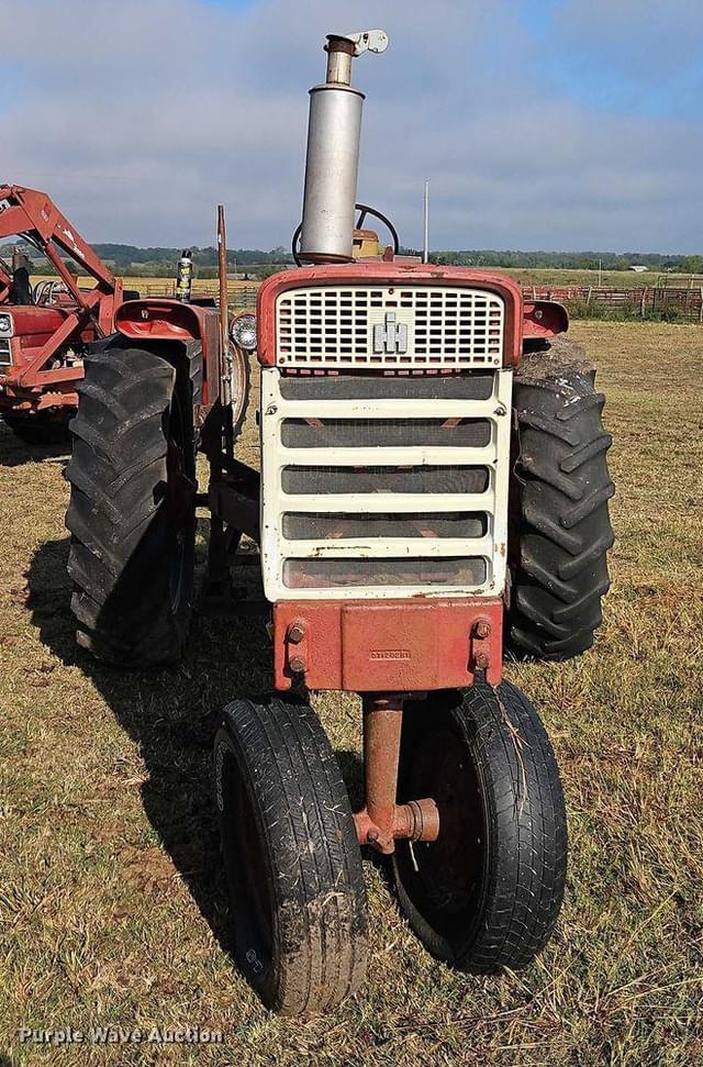 Image of Farmall 460 equipment image 1