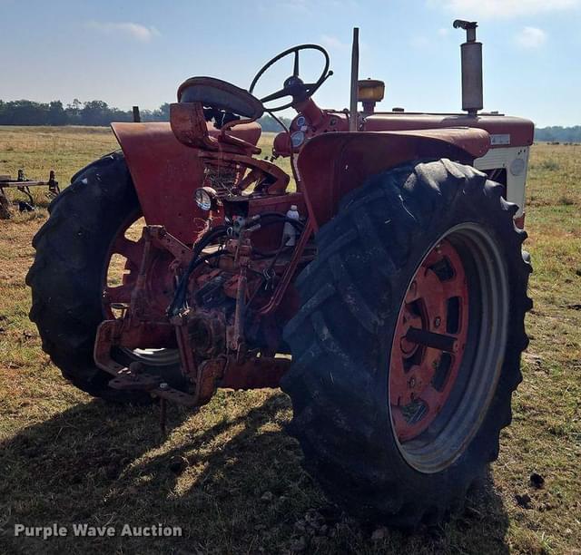 Image of Farmall 460 equipment image 4