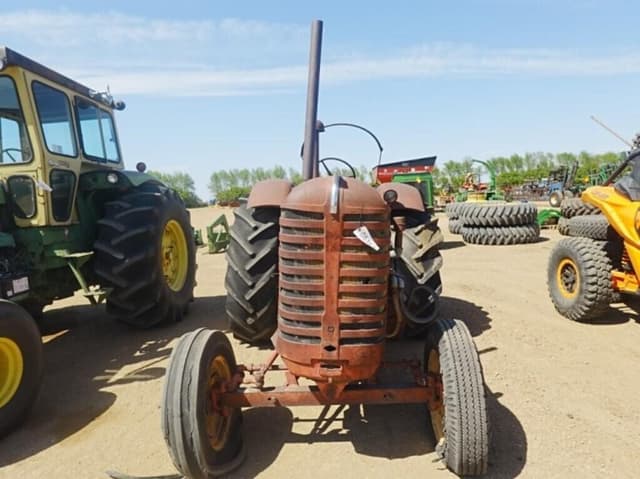 Image of Massey-Harris 555 equipment image 1