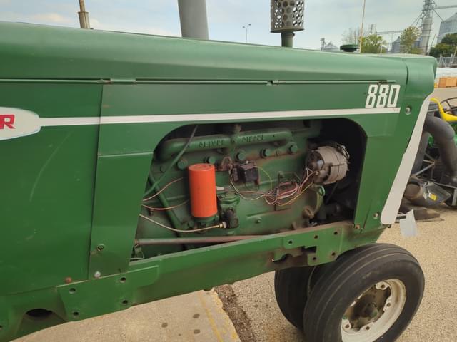 Image of Oliver 880 equipment image 4