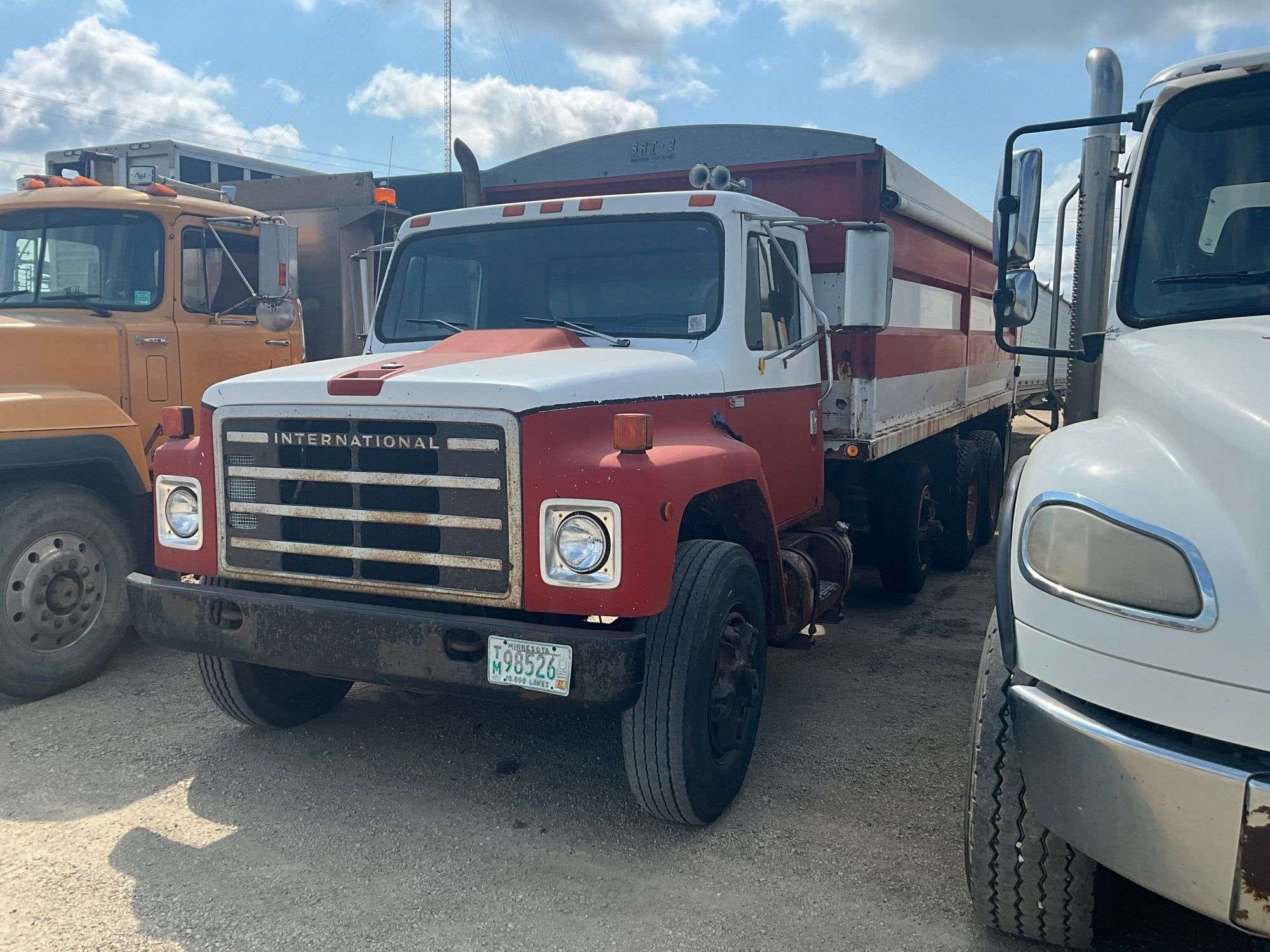 1983 International F1954 Equipment Image0
