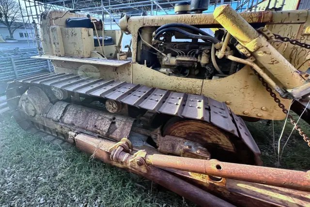 Image of Caterpillar D6B equipment image 3