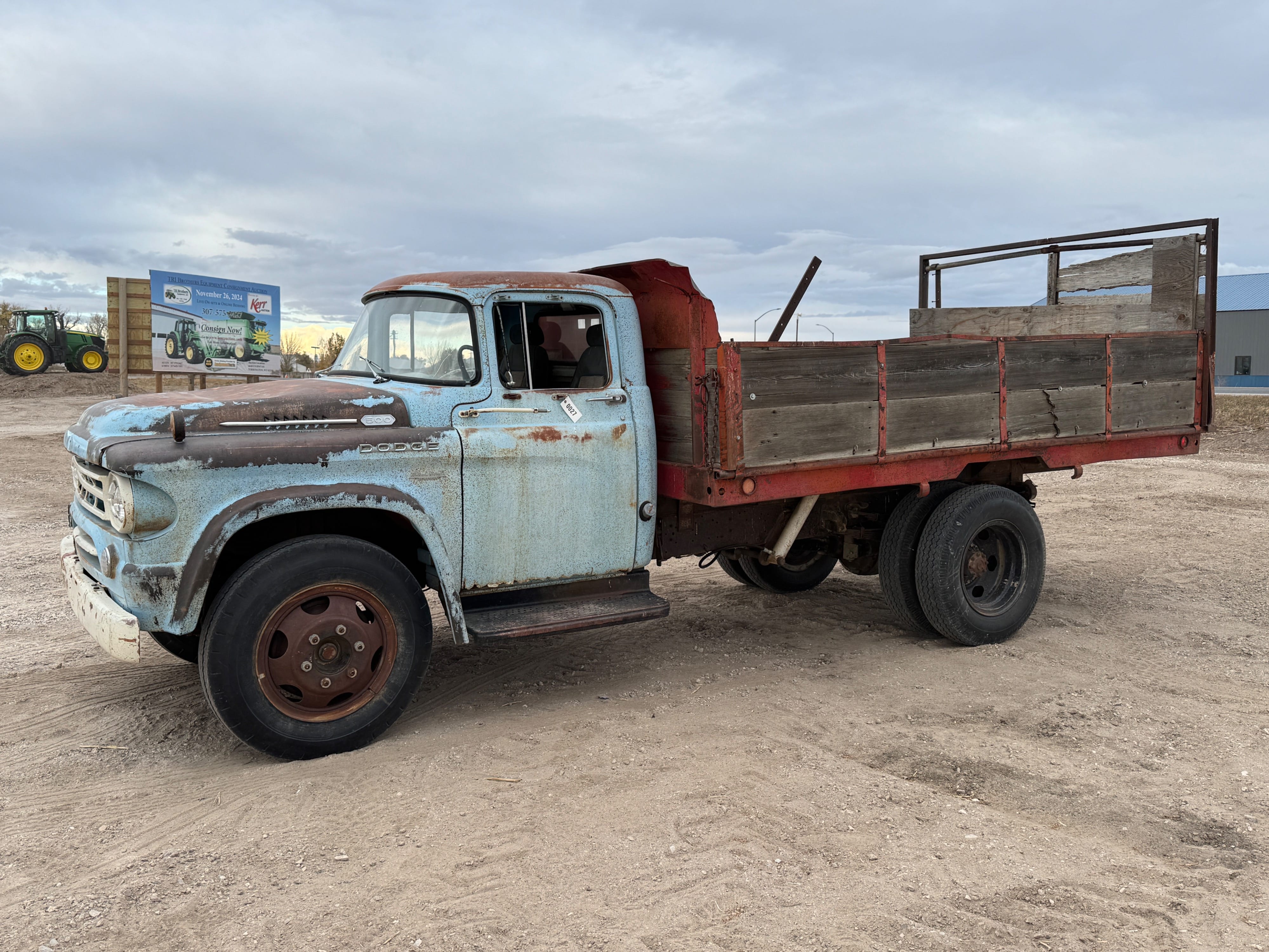 Main image Dodge 500