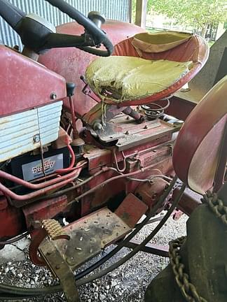 Image of Farmall 240 equipment image 1