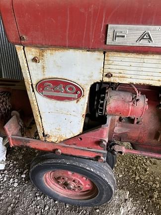 Image of Farmall 240 equipment image 2