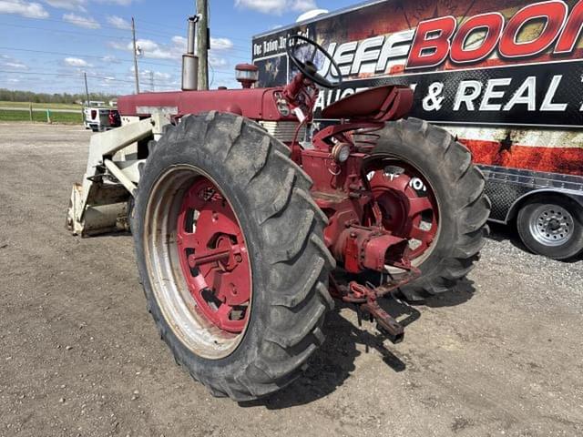 Image of Farmall 460 equipment image 1
