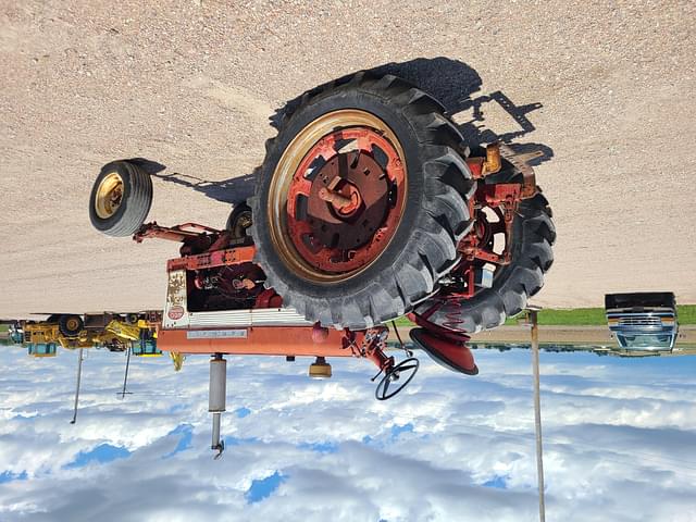 Image of Farmall 460 equipment image 2
