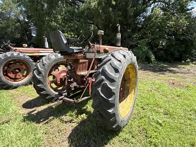 Image of Farmall 460 equipment image 3