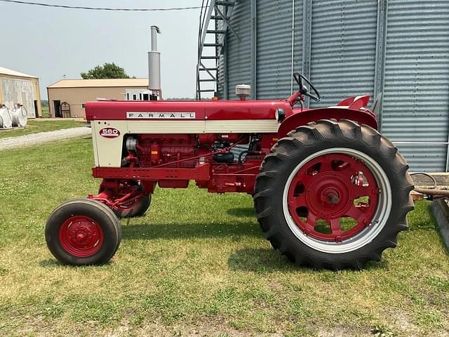 Image of Farmall 560  equipment image 1