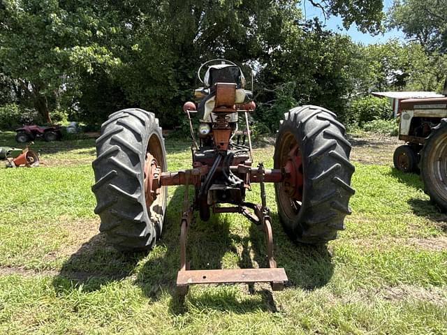 Image of Farmall 560  equipment image 3