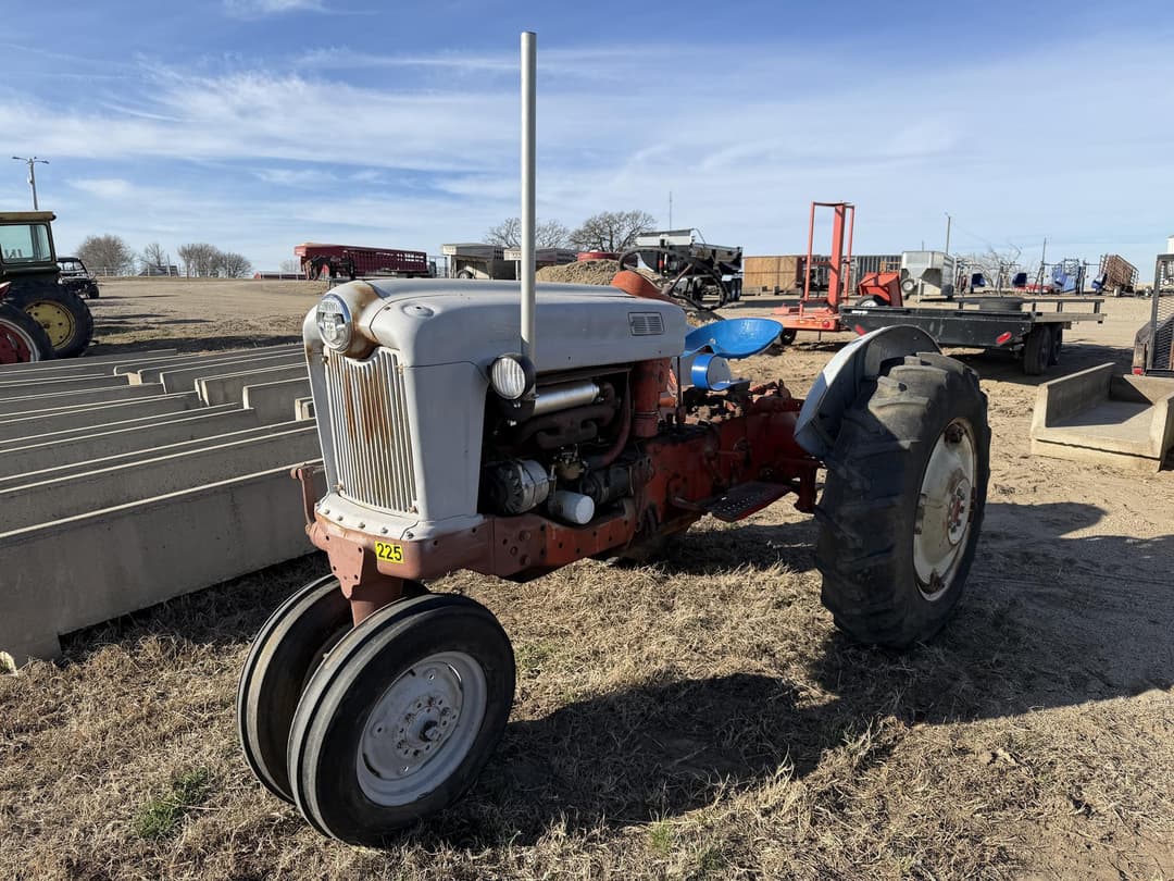 Image of Ford 961 Image 0