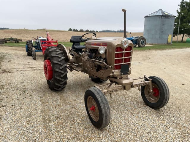 Image of Ford 971 equipment image 3